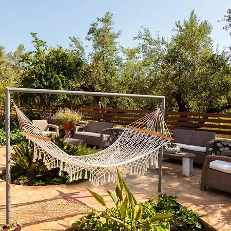 Mani's Garden Paradise - Elia Secluded Retreat *