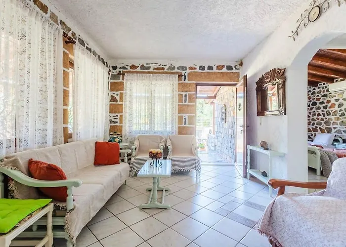 Mani's Garden Paradise - Elia Secluded Retreat بيت للعطل