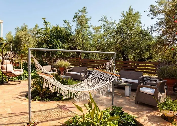 Mani's Garden Paradise - Elia Secluded Retreat *