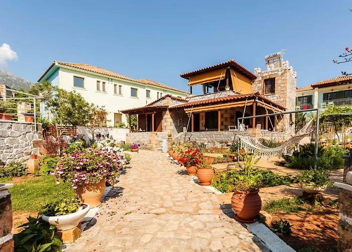 Mani's Garden Paradise - Elia Secluded Retreat بيت للعطل *