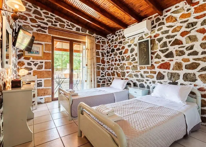 Mani's Garden Paradise - Elia Secluded Retreat بيت للعطل