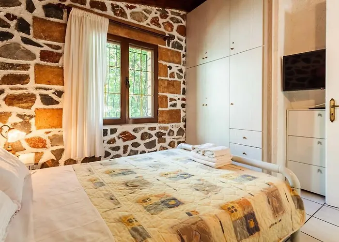 Mani's Garden Paradise - Elia Secluded Retreat 스투파