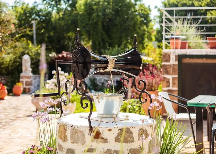 Mani's Garden Paradise - Elia Secluded Retreat 펜션 스투파