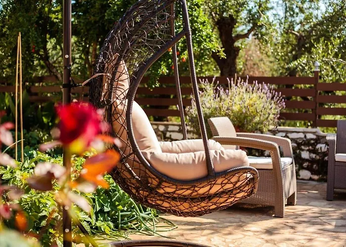 Mani's Garden Paradise - Elia Secluded Retreat Stoúpa